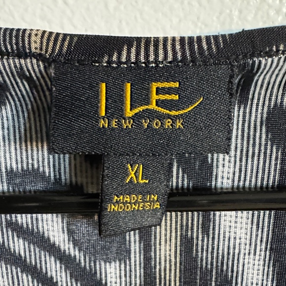 LEE Women's Black, Gray, and Gold Patterned Blouse - Picture 2 of 3